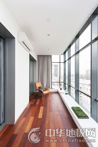 阳台棕色实木地板装修效果图   强化复合木地板图片