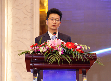 持续实现“走出去与引进来”深化与木地板行业的合作，推动木地板行业的发展壮大。