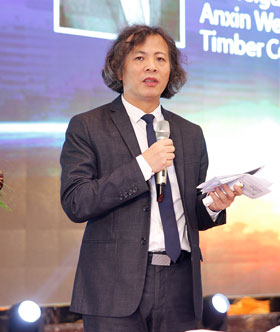 安信地板董事长&nbsp;卢伟光