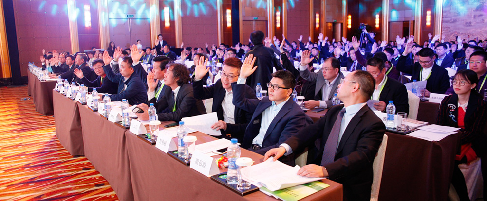 第20届中国地板行业高峰论坛现场，各位嘉宾踊跃参与对话。