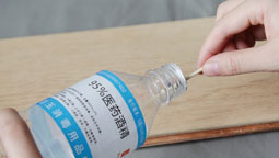 蘸取95%医药酒精